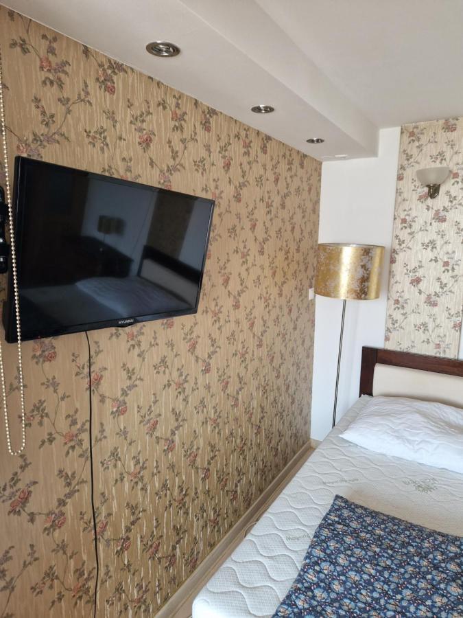 Balassi Apartment -With Green Terrace&Bike สตูโรโว ภายนอก รูปภาพ