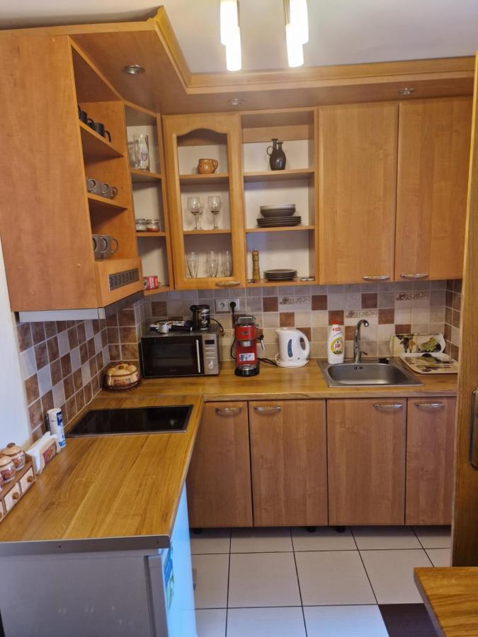 Balassi Apartment -With Green Terrace&Bike สตูโรโว ภายนอก รูปภาพ